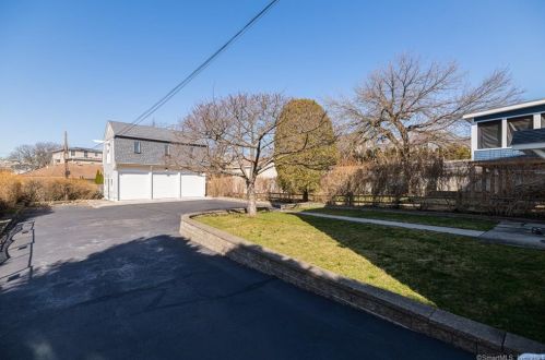 206 Milbank Ave, Greenwich CT 06830-6617 exterior