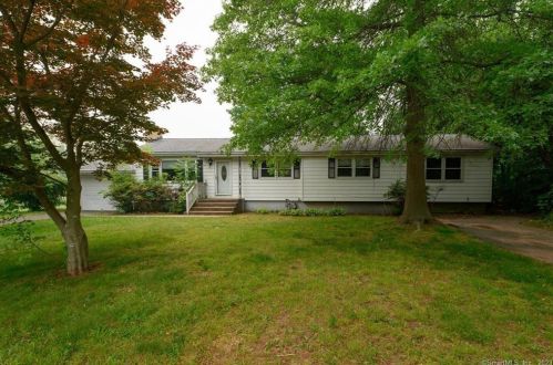 38 Belvedere Rd, North Haven CT 06473-3911 exterior