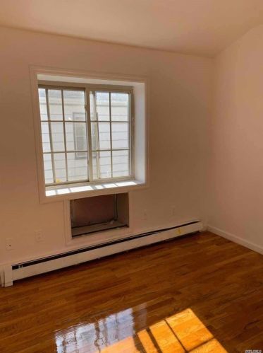 3937 Secor Ave, Bronx NY 10466-2412 exterior