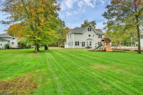 70 Cathedral Ave, Florham Park NJ 07932-2521 exterior