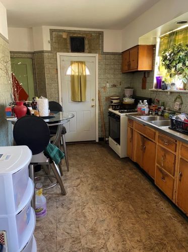 7942 Paulina St, Chicago, IL 60620-4523