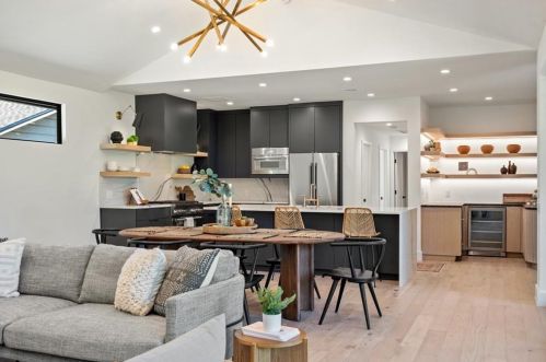 4211 Burney Dr, Austin TX 78731-1207 exterior