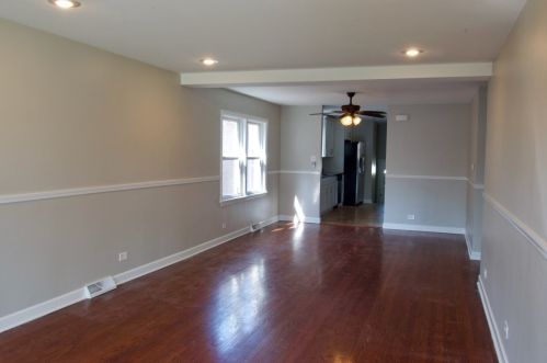 8810 Euclid Ave, Chicago, IL 60617-2907