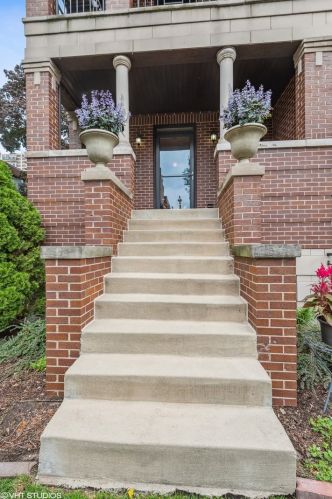 6121 Winthrop Ave, Chicago, IL 60660-2785