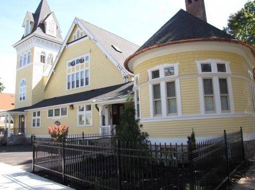 111 Woodland St, Worcester MA 01610-1318 exterior