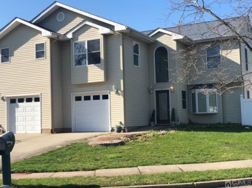 8 Boxwood Cir, Edison, NJ 08820-1509