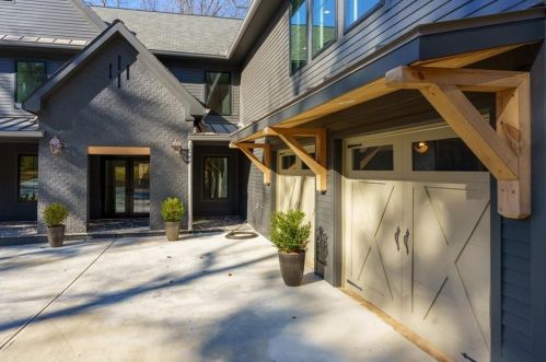 5666 Long Island Dr, Atlanta GA  30327-4842 exterior