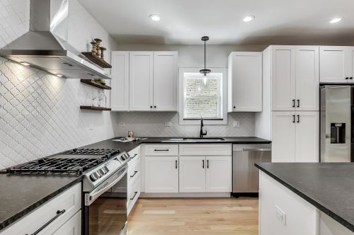 2830 Barry Ave, Chicago IL  60618-7016 exterior