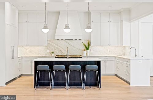 4511 Klingle St, Washington DC  20016-3580 exterior