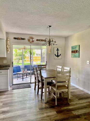 102 Lakehurst, Fort Pierce FL 34983-2545 exterior