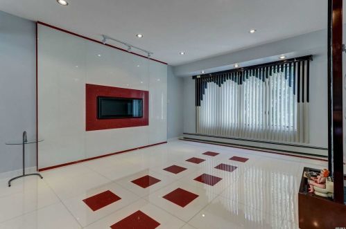 71 Euclid St, Valley Stream NY 11580-4148 exterior