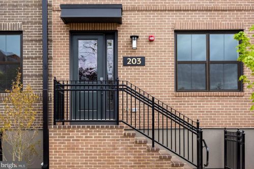 203 Montgomery St, Alexandria VA  22314-1513 exterior