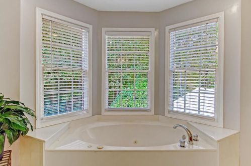 1032 Lk Dr, Gainesville GA 30506-1728 exterior