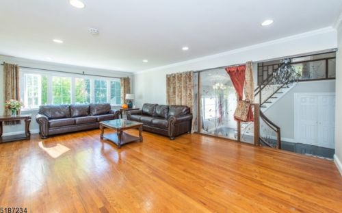 267 Orange Ave, Livingston, NJ 07039-5901