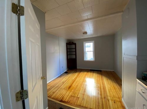 106 Derby Ave, Derby CT 06418-2010 exterior