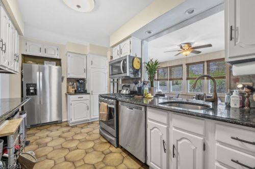 110 Blauvelt St, Teaneck NJ 07666-3862 exterior