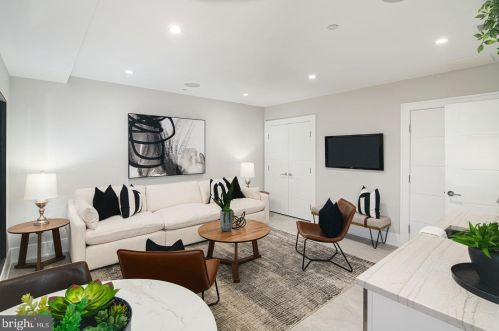 722 Broad St, Philadelphia PA 19146-3119 exterior