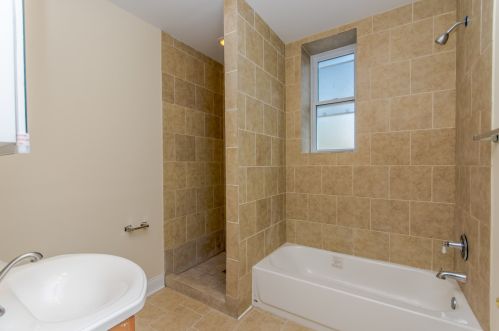 7001 East End Ave, Chicago IL 60649-1421 exterior