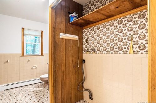 47 Primrose Dr, Bridgeport CT  06611-5044 exterior