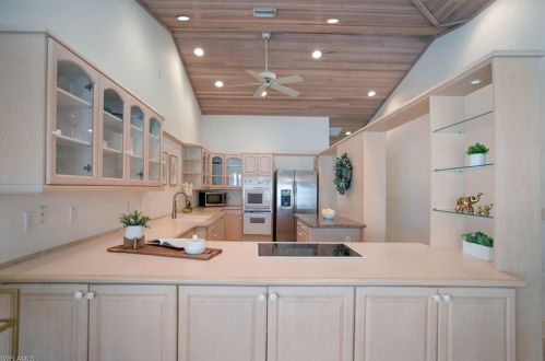 210 Bay Pt, Naples FL 34103-4018 exterior