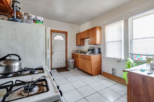 7448 Kenwood Ave, Chicago IL 60619-1427 exterior