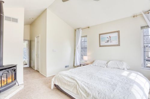 1741 Warren Ave, Milwaukee WI 53202-1616 exterior