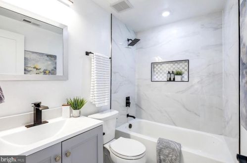 759 18th St, Washington DC 20009-1813 exterior