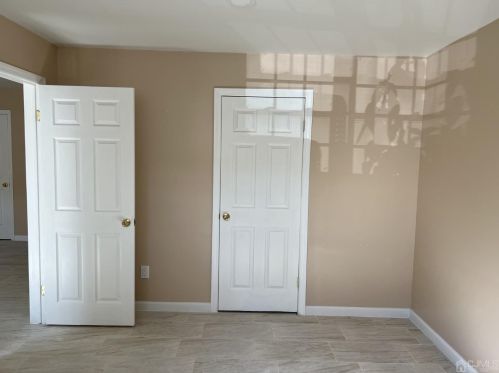 280 College Dr, Edison NJ 08817-5935 exterior