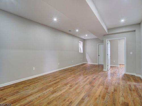 236 Woodside Ave, Newark NJ  07104-3114 exterior