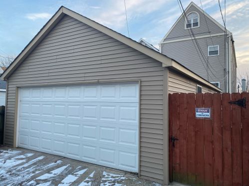 646 44 St, Chicago IL 60609-3442 exterior