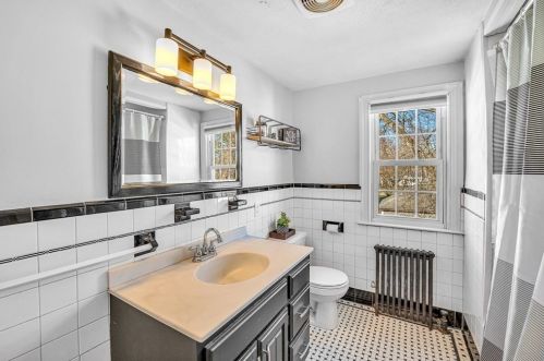 34 Powell Ave, Springfield MA 01118-2165 exterior