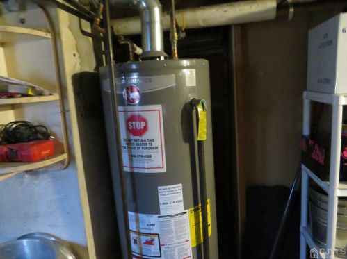 428 Smt Ave, Perth Amboy NJ 08861-2032 exterior