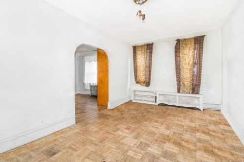 1923 Hennessy Pl, Bronx NY 10453-2910 exterior