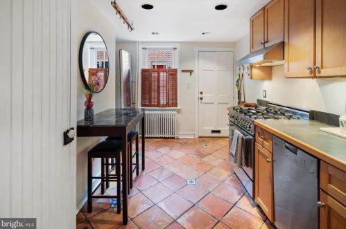 143 Fitzwater St, Philadelphia PA  19147-3407 exterior