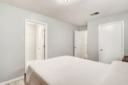 2318 Bitter Crk Dr, Austin TX 78744-4914 exterior