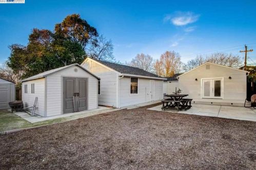 1875 Granada Dr, Concord CA 94519-1330 exterior