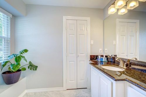 3249 Chapel Downs Dr, Dallas TX  75229-5836 exterior