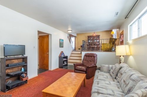 33 Columbia St, Wharton, NJ 07885-2444