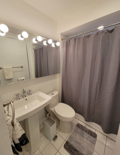 843 Belle Plaine Ave, Chicago IL 60613-2131 exterior