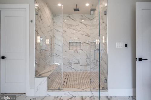 6801 Dillon Ave, Mc Lean VA  22101-4435 exterior