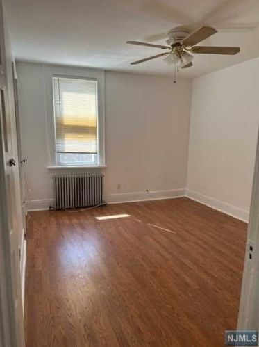 114 Elizabeth St, Outwater NJ  07026-1139 exterior