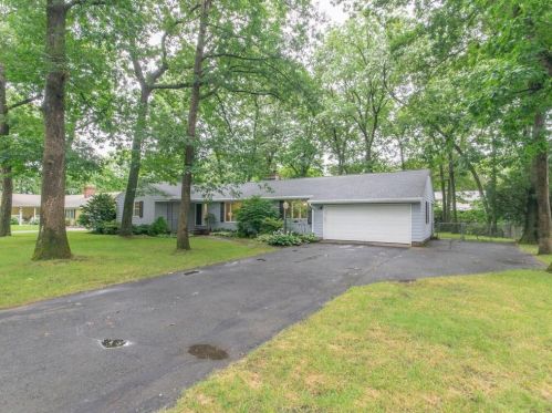 29 Willett Dr, Springfield, MA 01106-2037