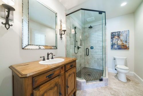 3350 Knollwood Dr, Atlanta, GA 30305-1018