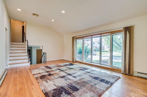 19 Marshall Dr, Edison NJ  08817-2910 exterior