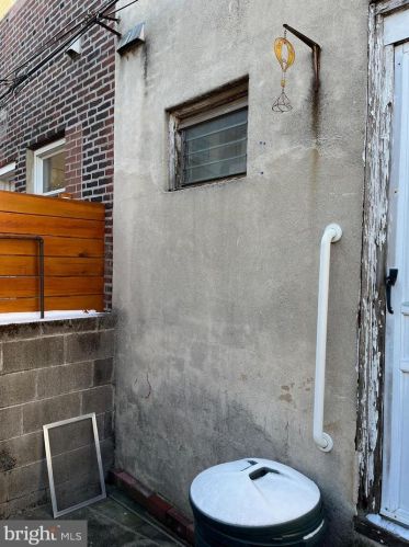 1613 Franklin St, Philadelphia PA 19122-1321 exterior