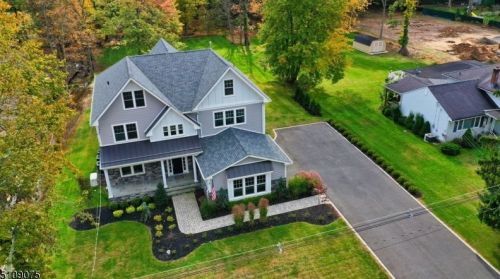 70 Cathedral Ave, Florham Park NJ 07932-2521 exterior