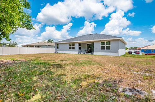 1482 Hunnicut Ave, Fort Pierce FL  34953-7002 exterior