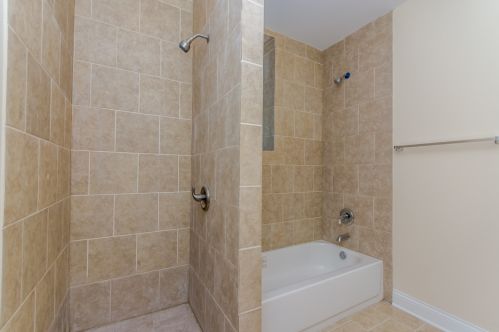 7001 East End Ave, Chicago IL 60649-1421 exterior