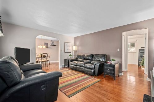 99 Forest Grove Rd, Moon Twp, PA 15108-3450