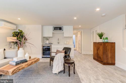 3025 Dent Pl, Washington DC 20007-2916 exterior